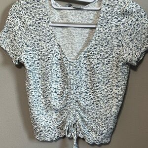 Hollister Textured Ruched too White and Navy Flowers Sz Sm